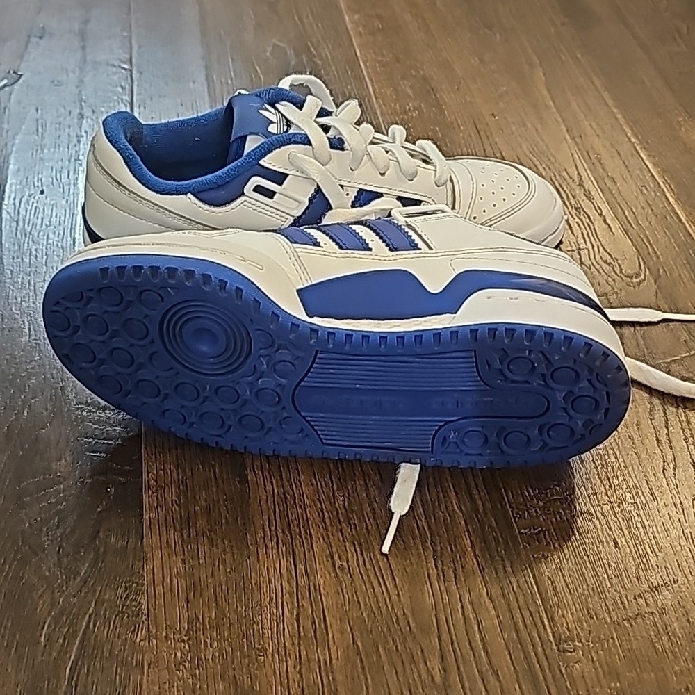ADIDAS Forum Low size 4 Blue and White gently worn straps included - Picture 4 of 6